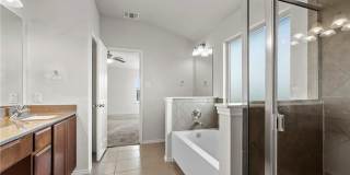 GORGEOUS 4-bedroom 2.5 bathroom house in The Landing at Clear Creek! Gallery 14