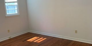 Wonderful lower unit with fresh paint Gallery 10