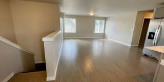 Beautiful 3 Bedroom Duplex with Garage! Gallery 10