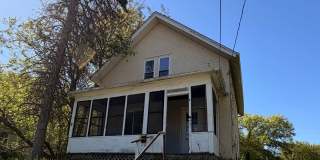 Charming 3 Bedroom Home with Screened Porch and 2 Car Garage Gallery 1