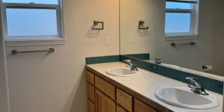 2 bedroom 1 bath duplex with garage! Gallery 14