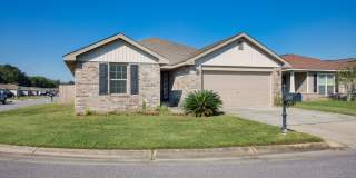 Charming Southern Cottage in Cove Gardens – 3 Bedrooms, 2 Bathrooms & Privacy-Fenced Backyard! Gallery 1