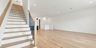 GORGEOUS Like NEW 4/3.5 CUSTOM TOWNHOME Gallery 12