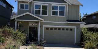 Stunning Like-New Home on Quiet Cul-de-Sac with Covered Patio, 3 Bedroom Home with Bonus Room Gallery 1