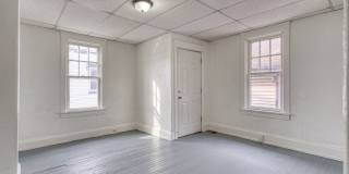 Spacious 3 Bedroom, 1.5 Bathroom with large Porch and Backyard Gallery 17