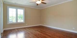 123 Maple Avenue Gallery 8