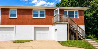 Spacious 2-Bedroom Duplex with Oversized Garage Spacious 2-Bedroom Duplex with Oversized Garage Gallery 1