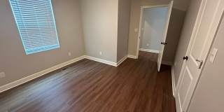 Newly Renovated Spacious 3 Bedroom w/ Full Appliance Package Gallery 15