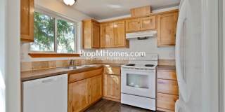 Charming Three Bedroom Newberg Home - Corner Lot! Gallery 8