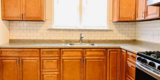Gorgeous 3-Bedroom Townhome in Lawncrest! Available NOW! Gallery 10