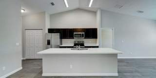 586 Southwest Laconic Avenue Gallery 5