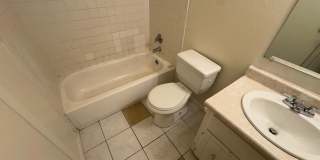 2 bed, 1 Bath, 900 sqft with washer/dryer hookups and 1 car garage Gallery 31
