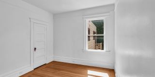 Castro/Eureka Valley: Top Floor Flat w/ in-unit W/D & Shared Yard Gallery 33