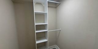 Huge 4 bedroom -A stones throw to PLU! Gallery 13