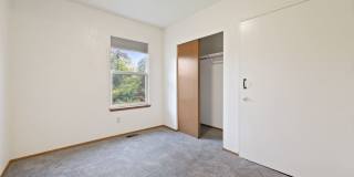 MOVE IN READY! Includes water, sewer and garbage. 2 bed 1 bath downtown Olympia! Gallery 17