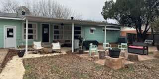 3 bed 2 bath Home with Pool! Gallery 6