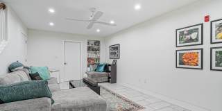 1926 BAINBRIDGE Street Gallery 16