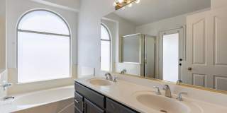 12471 W Holly Street Gallery 29