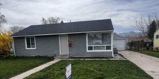 Adorable Three Bedroom One Bathroom Single Car Garage Gallery 1