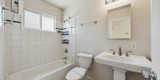 2p008 - Lake View East Gallery 12