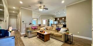 Spacious 4-Bed, 4.5-Bath Home in the Heart of the Baylor Bubble! Gallery 3