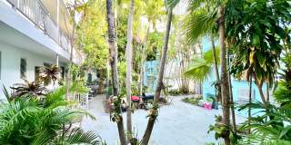 Beautiful studio apartment in the heart of South of Fifth, completely remodeled & steps from the beach! Gallery 3