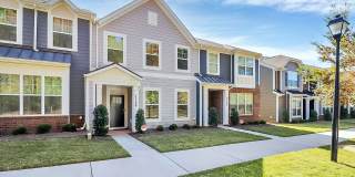 Like new townhome in the Davis Lake community! Gallery 1