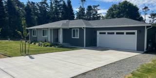 Charming and Modern 2 bedroom Home with Den! Gallery 1