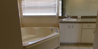 NW Spacious 3/2/2 on Saltwater Canal-Fish off the Dock! Gallery 16