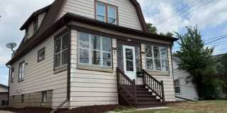 Large 3 Bedroom 1 bath, 2 car garage West Allis home Gallery 4