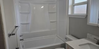 109 SE Chicago Avenue Gallery 8