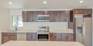 Amazing Tri-Level home close to ASU. Pool and 2 Car Garage Gallery 1