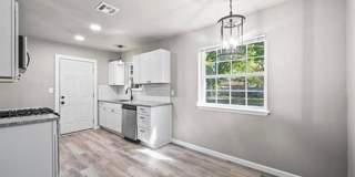 Beautiful Renovated 3 Bedroom Ready Late May Gallery 9
