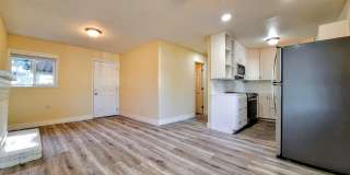 Refurbished 2bd House With Office & Exterior Laundry Room Gallery 1