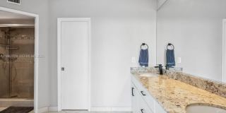 19195 NE 36th Ct Gallery 20