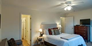 Beautiful 2BR/1.5BA home in a prime location within walking distance to West End and Vanderbilt University. Gallery 24