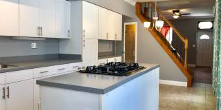 Charming 2 Bedroom/2 Bathroom Townhome in Federal Hill W/ Parking Gallery 9