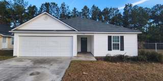 Comfortable 3-Bedroom Home with Open Layout Gallery 1