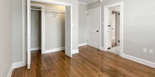 Bright & Spacious 2BR Unit w/ Bay Windows! Gallery 17