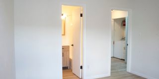 2 Bedroom 2 1/2 bath in the Lakes Townhome Community! Complete Remodel! Gallery 12