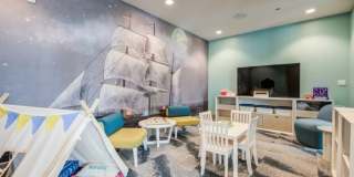 The District Gallery 19