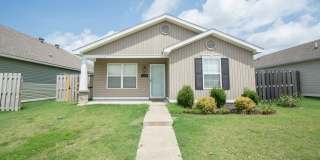 Great 3 Bedroom home in Fayetteville! Convenient to UofA and I-49! Gallery 1