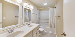 Updated 3+2.5 End Unit w/ 2 PARKING SPACES Gallery 6