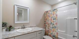 Like New in Heart of Crestview - AVAILABLE IN MAY! Gallery 28