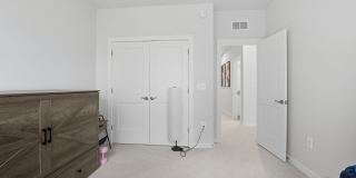 709 Thomas Ln #B Gallery 22