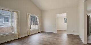 1357 1/2 Chase St Gallery 6