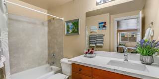 Beautiful Top Floor 2 Bed 2 Bath Condo in Factoria Beautiful Top Floor 2 Bed 2 Bath Condo in Factoria Gallery 6