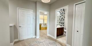 Spacious Townhome in Central Location! Gallery 32