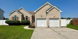 Beautiful 4-Bedroom Cul-de-Sac Home with Stunning Water Views Gallery 1