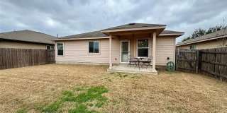 Room in 3 Bedroom Home at Nottingham Loop Gallery 9